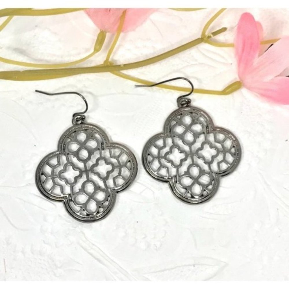 3/$15~Moroccan Quarterfoil Earrings - Picture 2 of 4